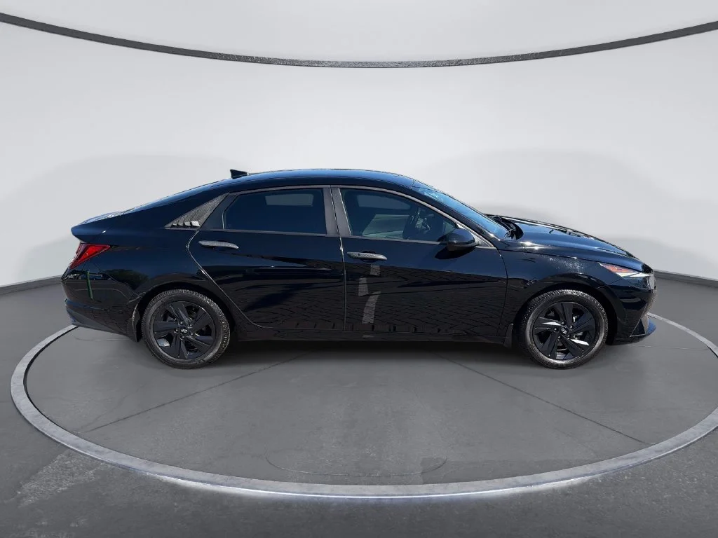 Used 2023 Black Hyundai SEL image 8