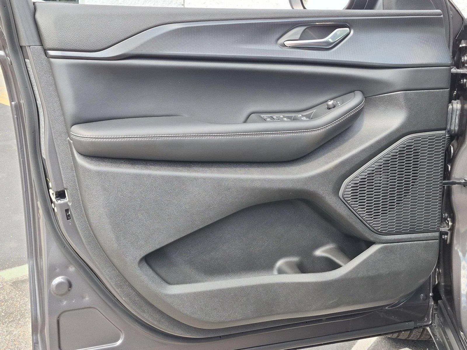 New 2026 Baltic Gray Metallic Clear-Coat Exterior Paint Jeep Laredo X image 14