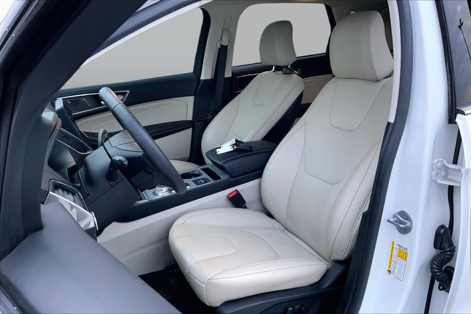 Used 2022 Star White Metallic Tri-Coat Ford Titanium image 8
