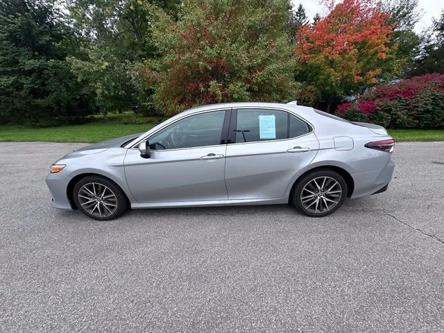 Used 2022 Silver Toyota XLE image 6