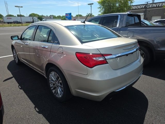 Used 2013 Chrysler 200 Limited with VIN 1C3CCBCG9DN592763 for sale in O'Fallon, IL