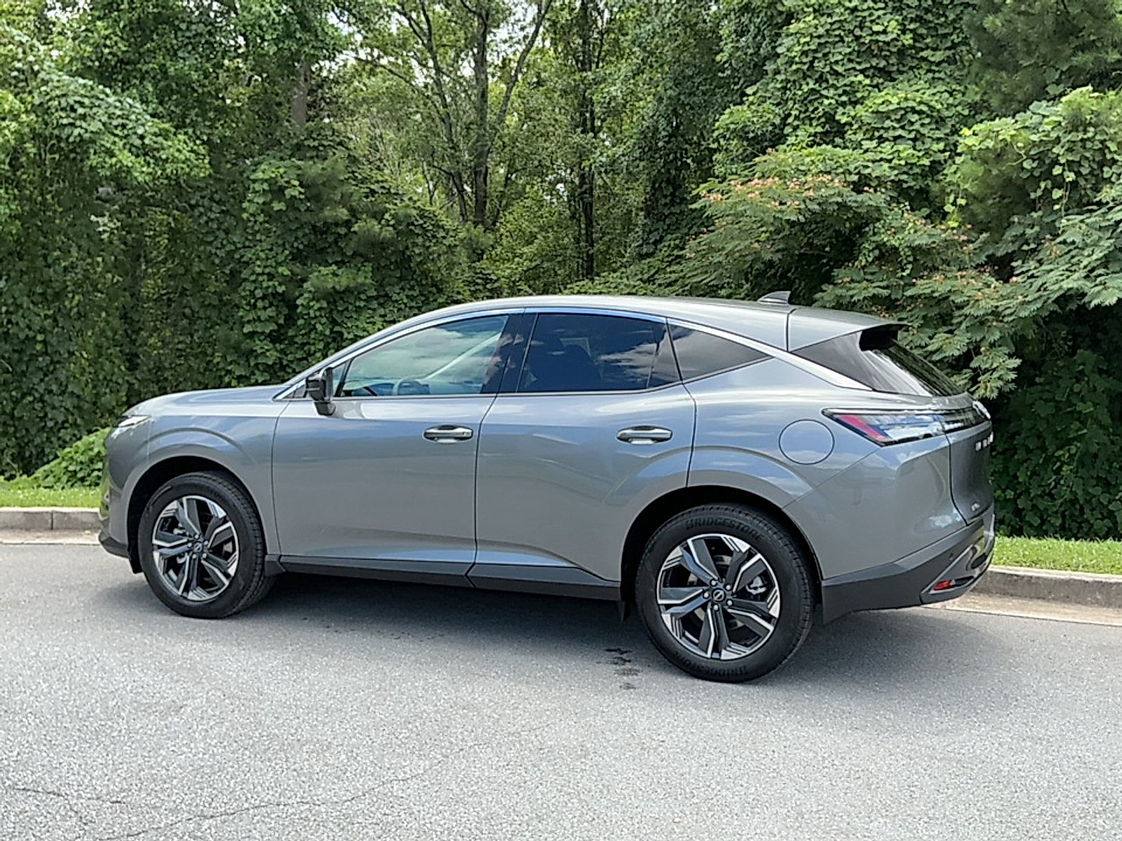 New 2026 Gun Metallic Nissan SL image 3