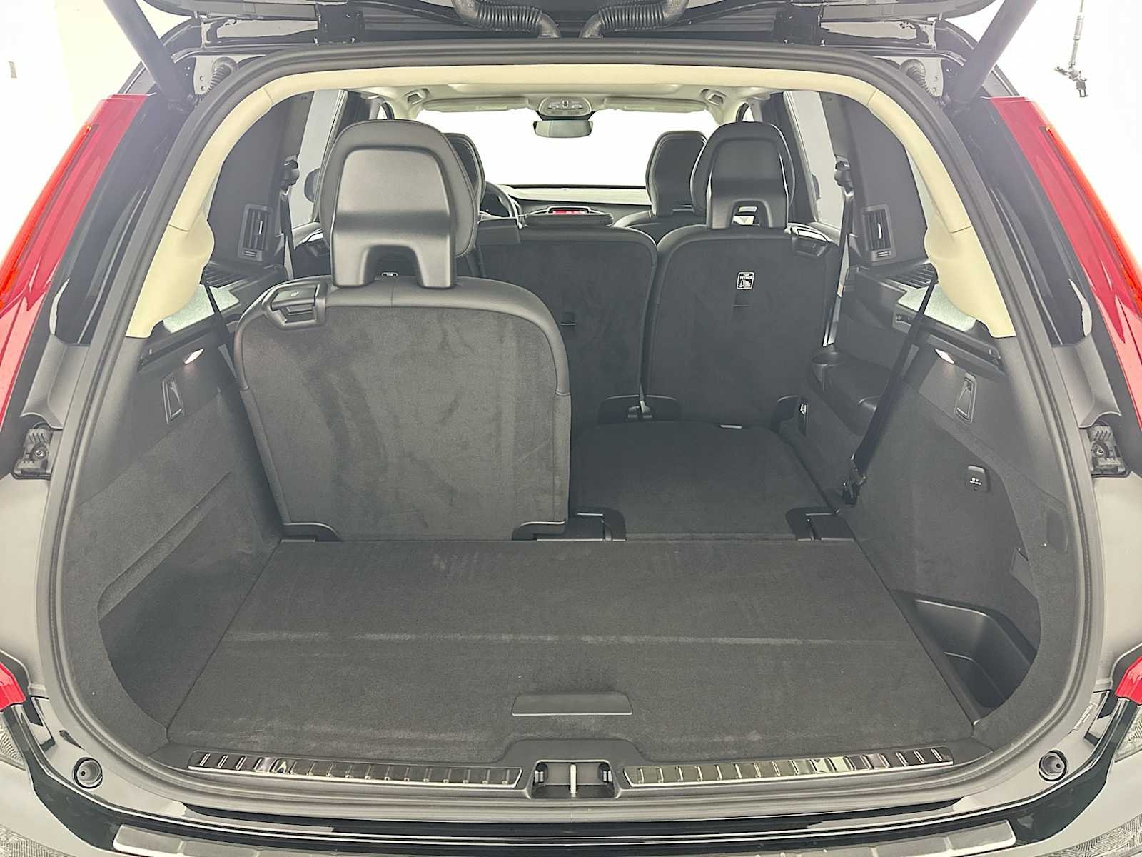 2025 Volvo XC90 Plus - Photo 22