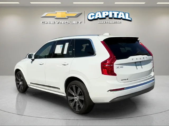 Used 2022 White Volvo T8 Inscription 7 Passenger image 3