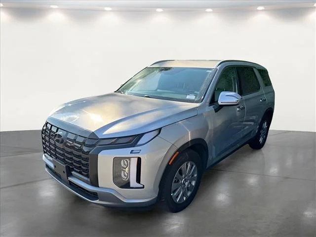 Used 2025 Silver Hyundai SEL image 2