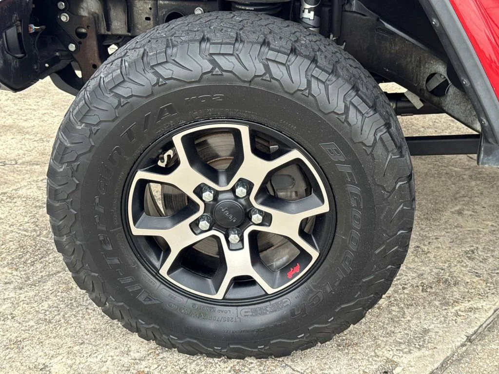 Used 2018 Red Jeep Unlimited Rubicon image 10