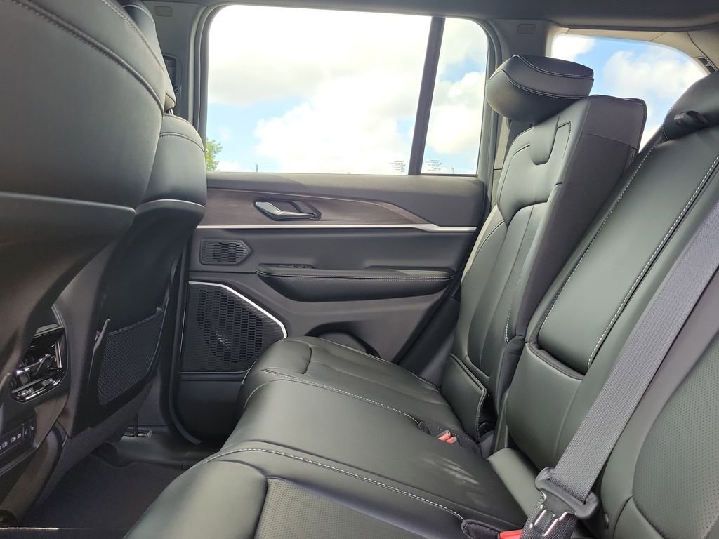 New 2026 Baltic Gray Metallic Clear-Coat Exterior Paint Jeep Limited image 12