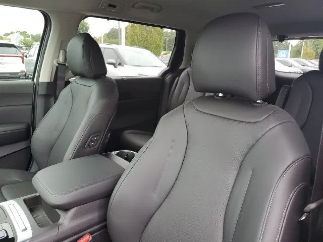New 2027 Ivory Silver Kia EX image 16