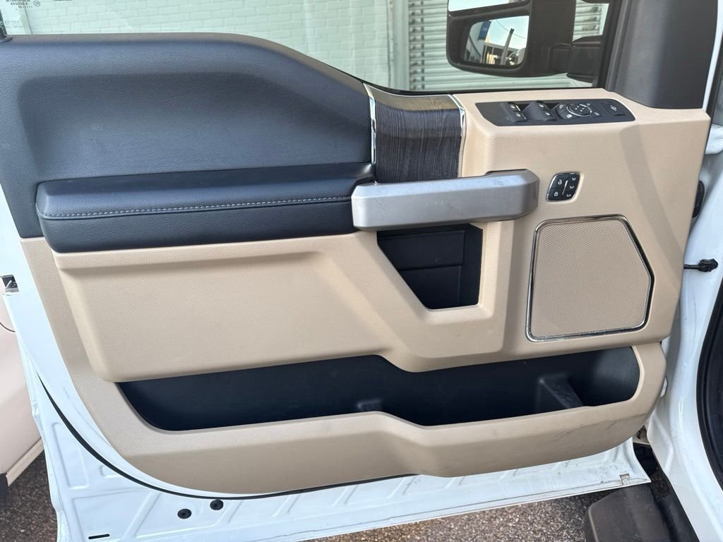 Used 2020 White Ford Lariat image 9