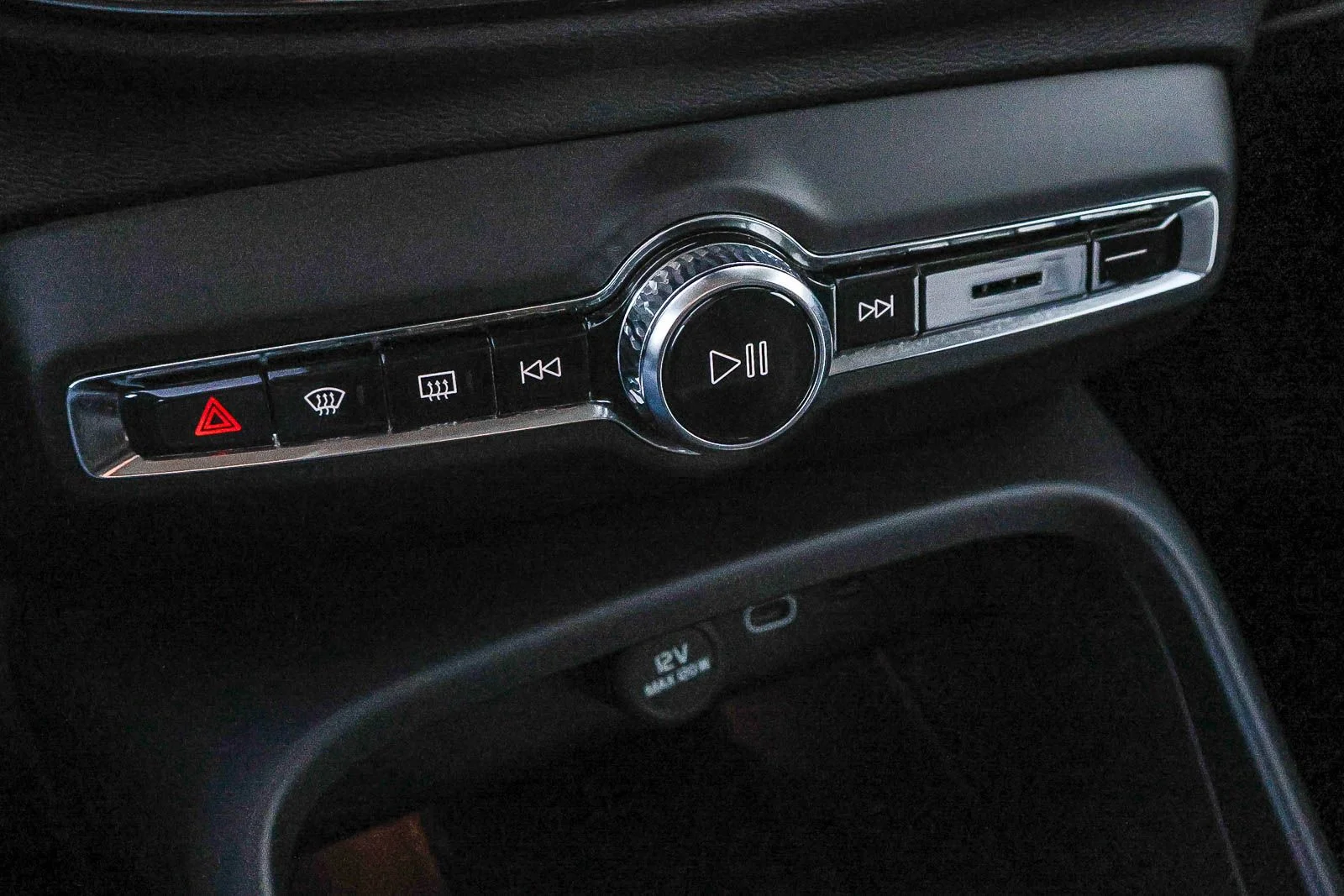 2025 Volvo XC40 Core - Photo 39