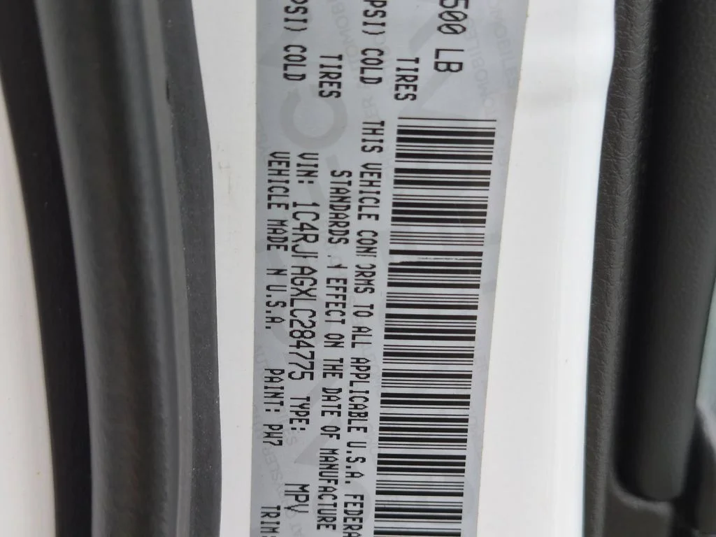 Used 2020 White Jeep Laredo E image 27