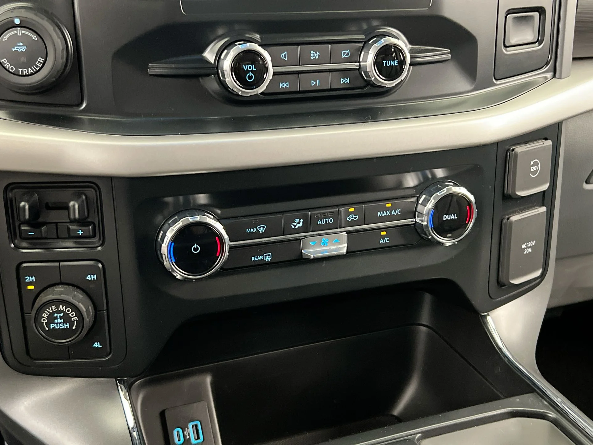 Used 2022 Gray Ford XLT image 25