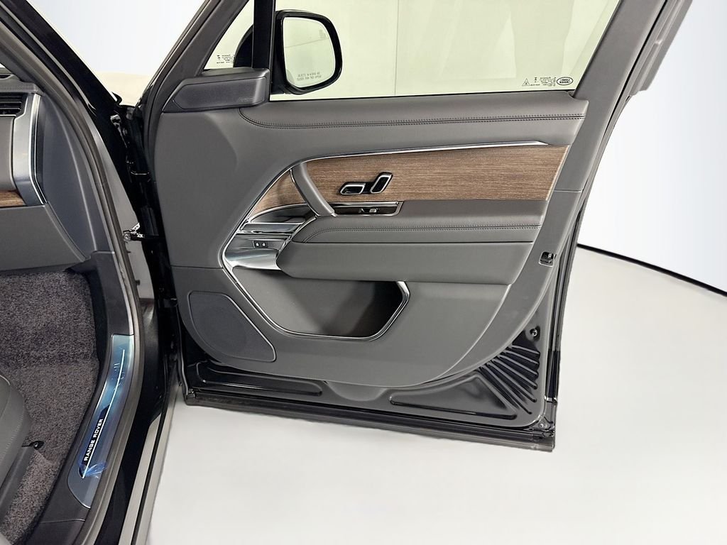 New 2026 Santorini Black Land Rover SE image 25