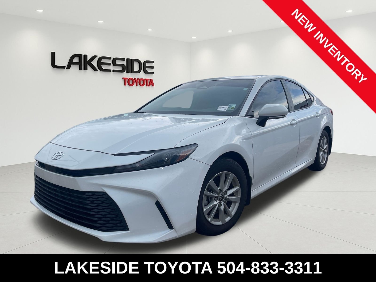 2025 Toyota Camry LE Hybrid's photo