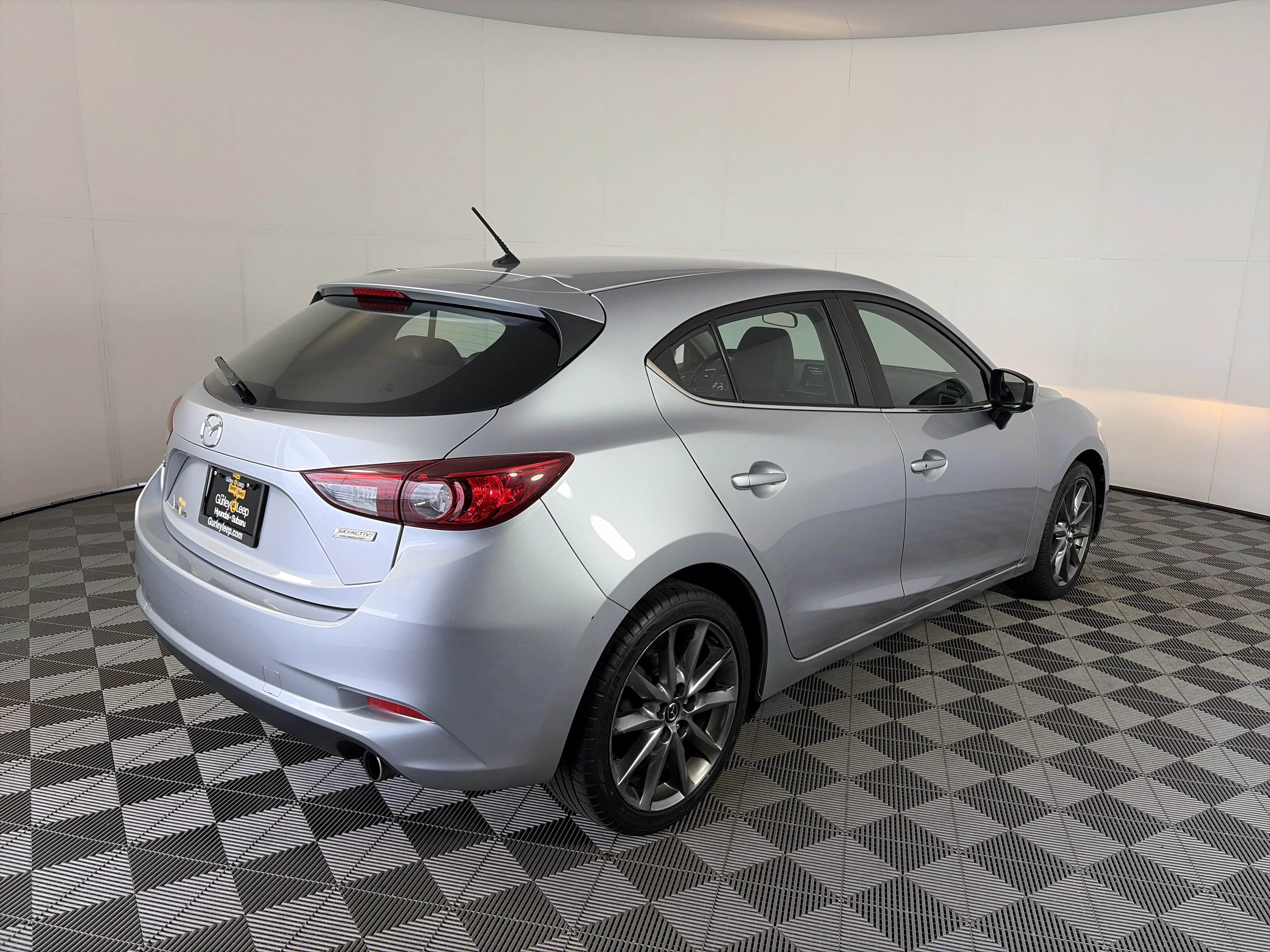 Used 2018 Sonic Silver Metallic Mazda Touring image 11