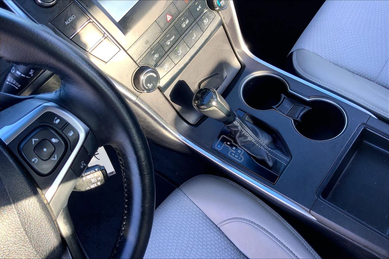 Used 2016 Super White Toyota SE image 16