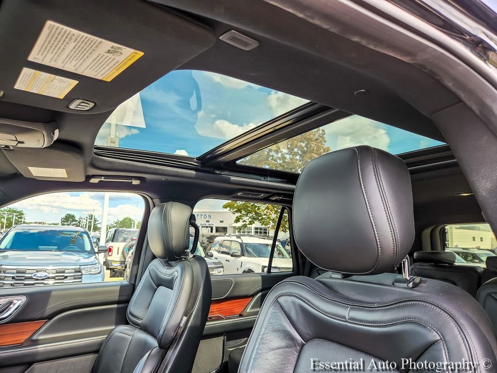 Used 2018 Velvet Lincoln Select image 10