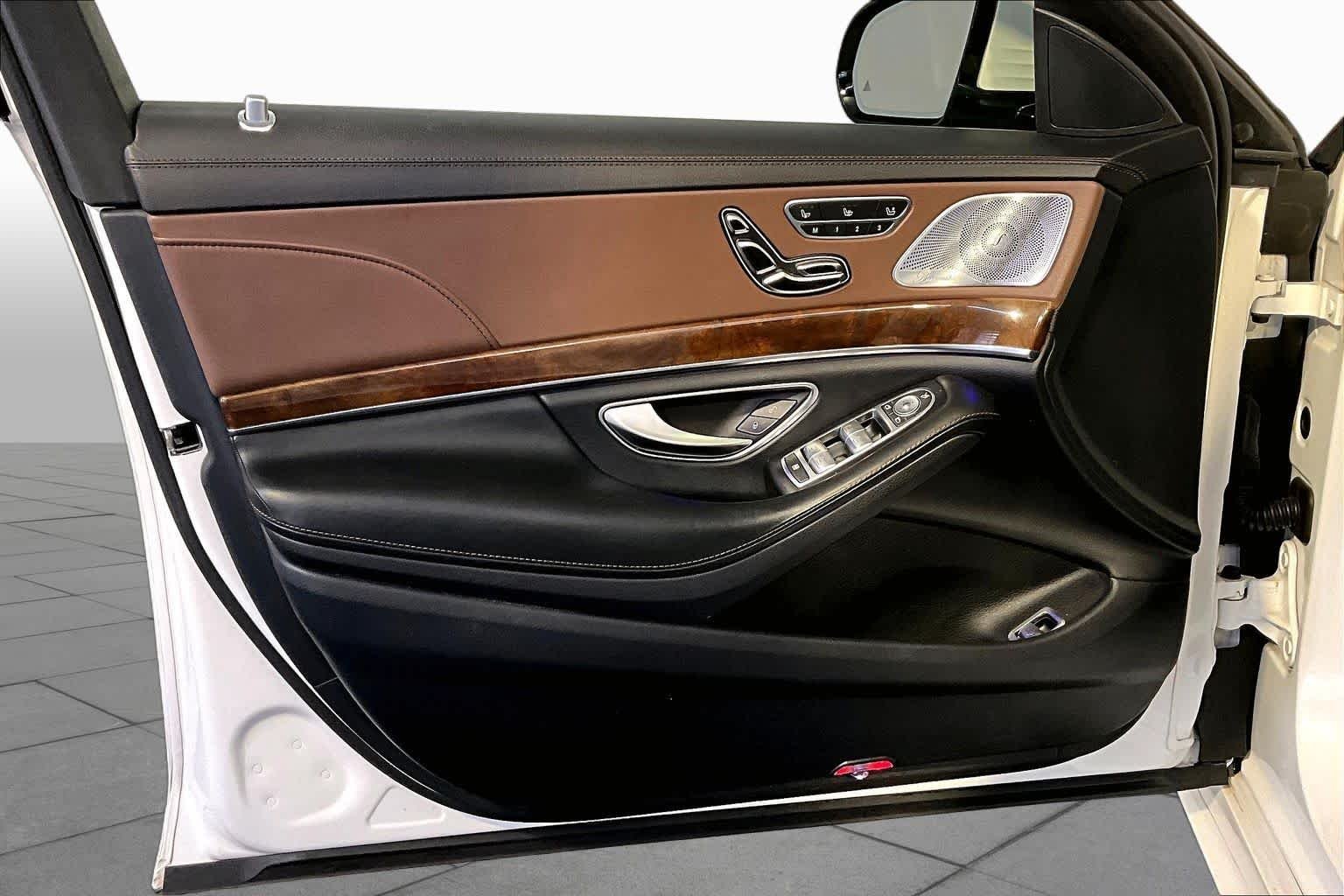 Used 2017 designo Diamond White Metallic Mercedes-Benz S 550 image 22