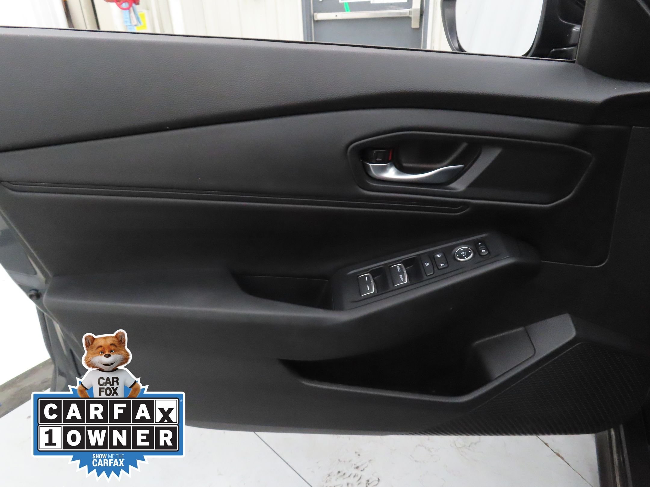 Used 2025  Honda SE image 10