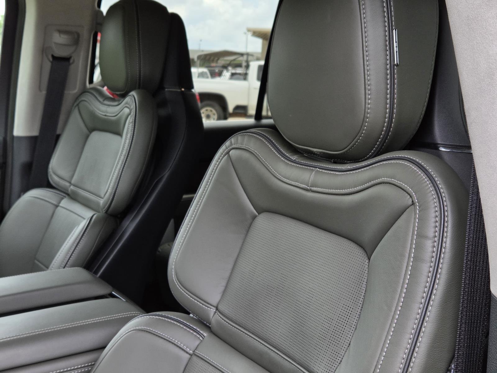 Used 2023 Manhattan Green Metallic Premium Colorant Lincoln Black Label image 32