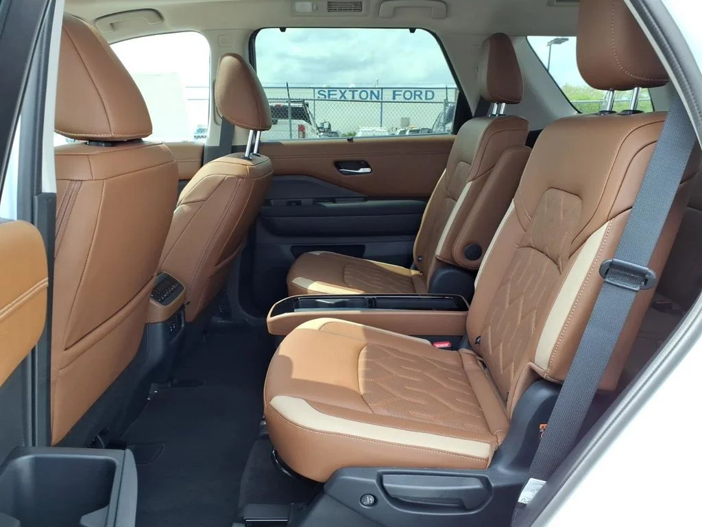 New 2026 White Nissan Platinum image 23