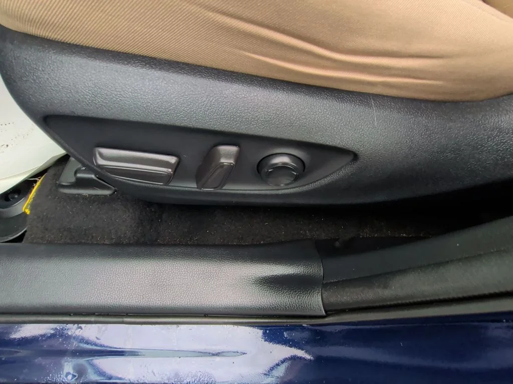Used 2019  Toyota XLE image 12