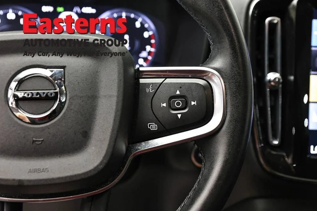 Used 2022 White Volvo Momentum image 17