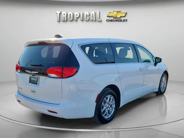 Used 2023 White Chrysler LX image 3