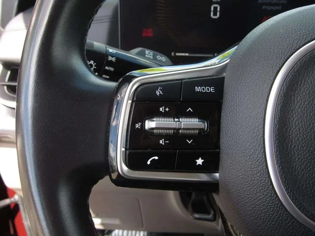 Used 2025 Red Kia LXS image 25