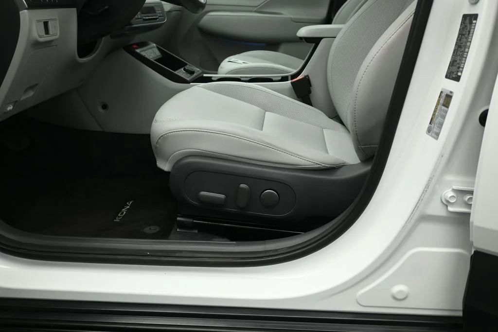 Used 2026 White Hyundai SEL Premium image 9