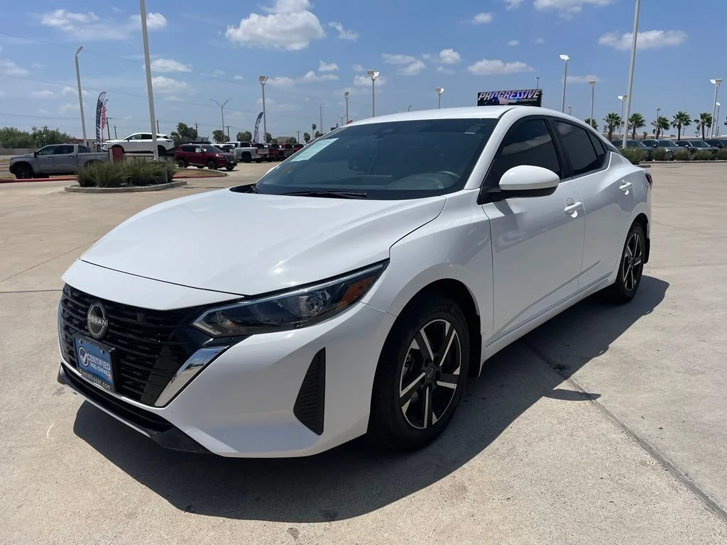 Used 2025 White Nissan SV image 3