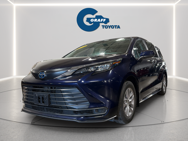 2024 Toyota Sienna LE