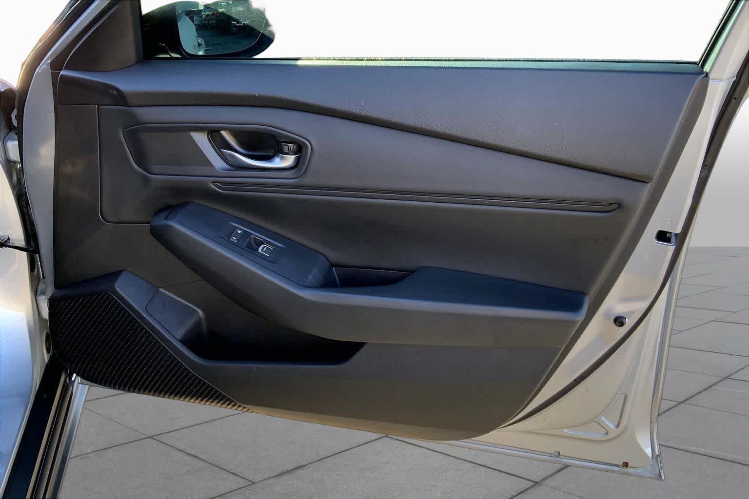Used 2025 Solar Silver Metallic Honda SE image 22