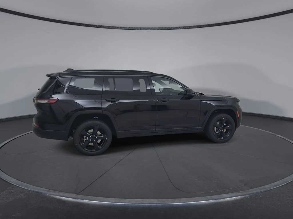 New 2026 Diamond Black Crystal Pearl-Coat Exterior Paint Jeep Limited image 16