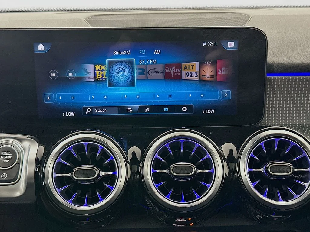 Used 2022 White Mercedes-Benz GLB 250 image 14