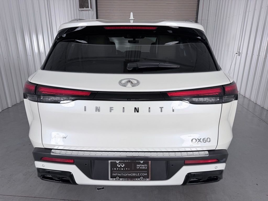Used 2023 White INFINITI LUXE image 5