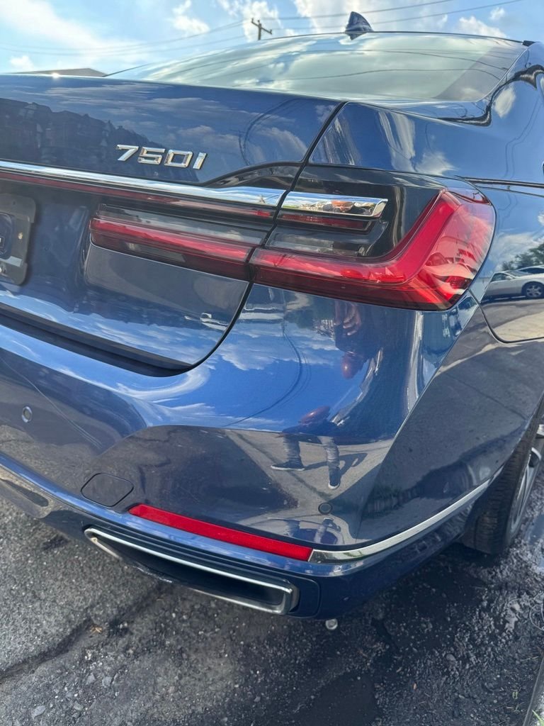 Used 2022 Blue BMW 750i xDrive image 22