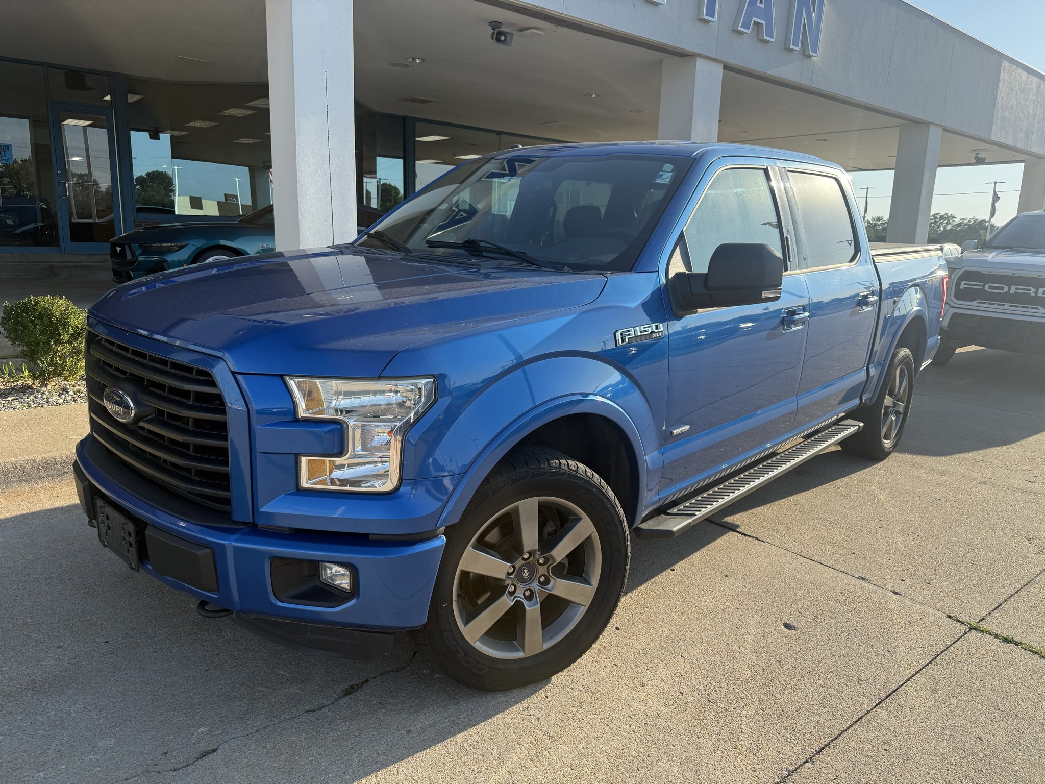 Used 2015 Blue Flame Metallic Ford XLT image 2