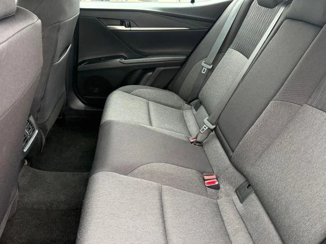 2025 Toyota Camry LE - Photo 29