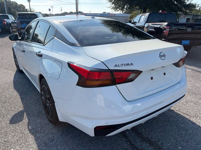 Used 2025 White Nissan 2.5 S image 7