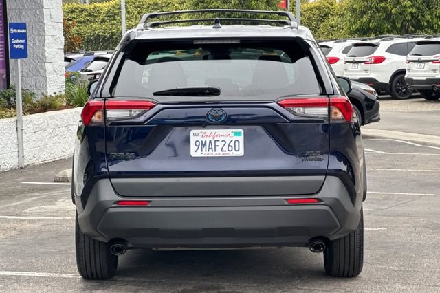 Used 2024  Toyota XLE Premium image 5