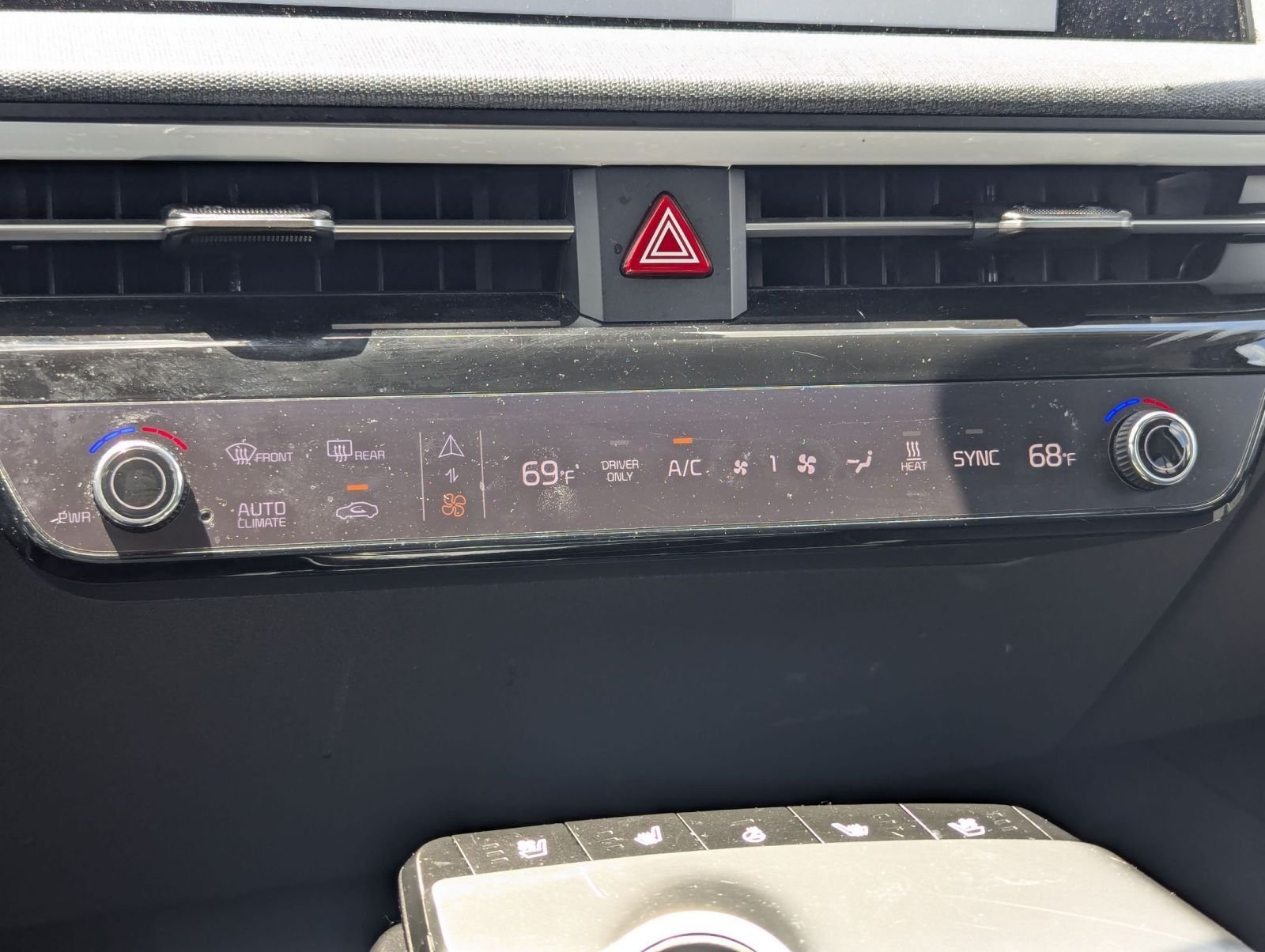 Used 2024 Gray Kia Wind image 16