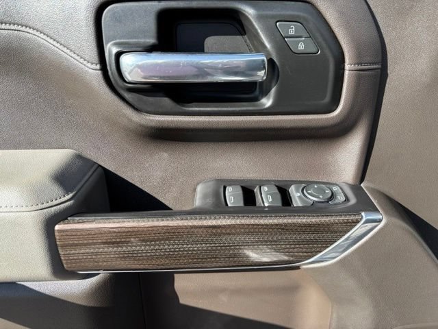 Used 2019 SILVER ICE METALLIC Chevrolet LT image 12