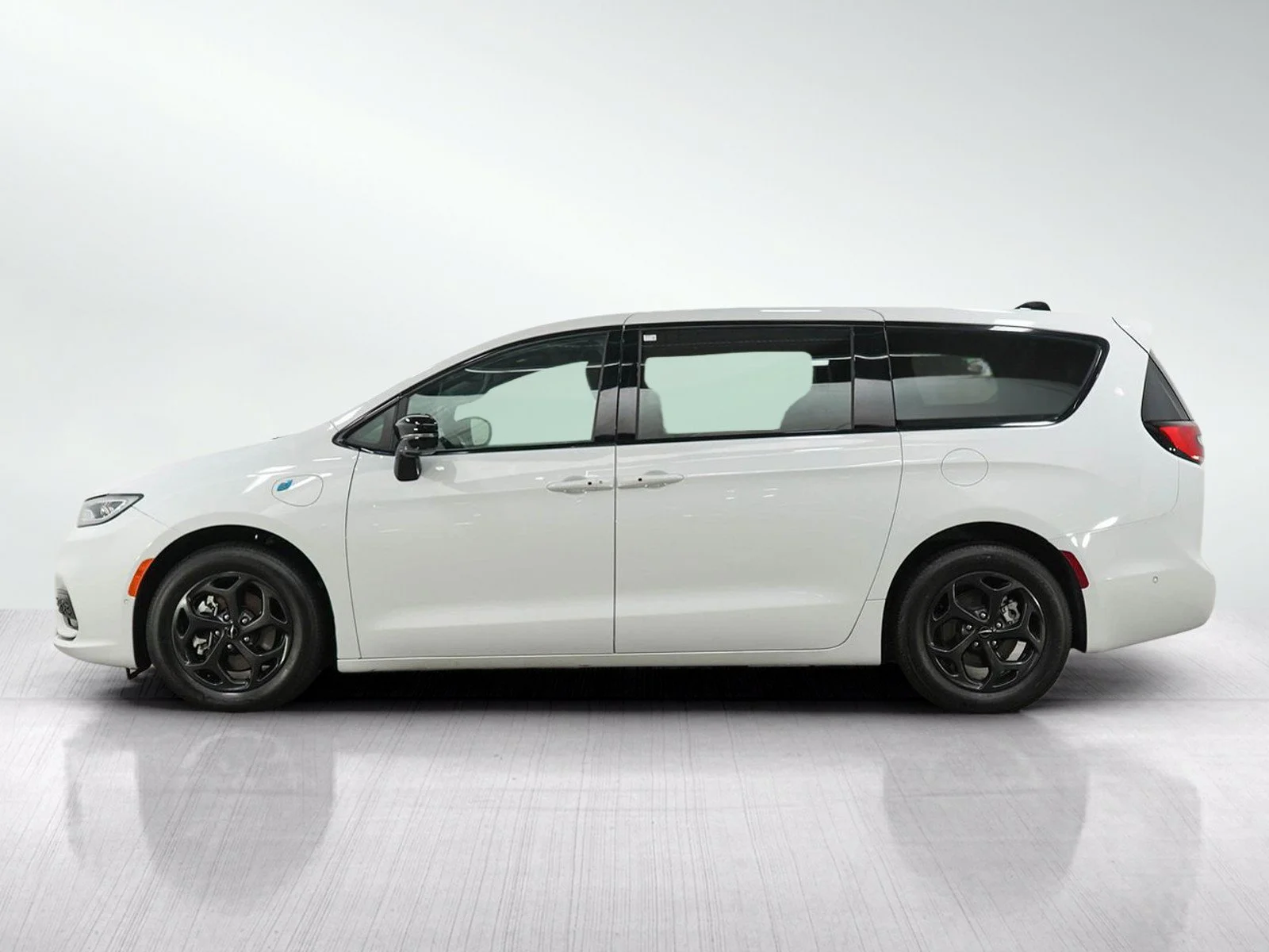 Used 2024 Chrysler Pacifica PHEV Select with VIN 2C4RC1S77RR160930 for sale in Burnsville, Minnesota