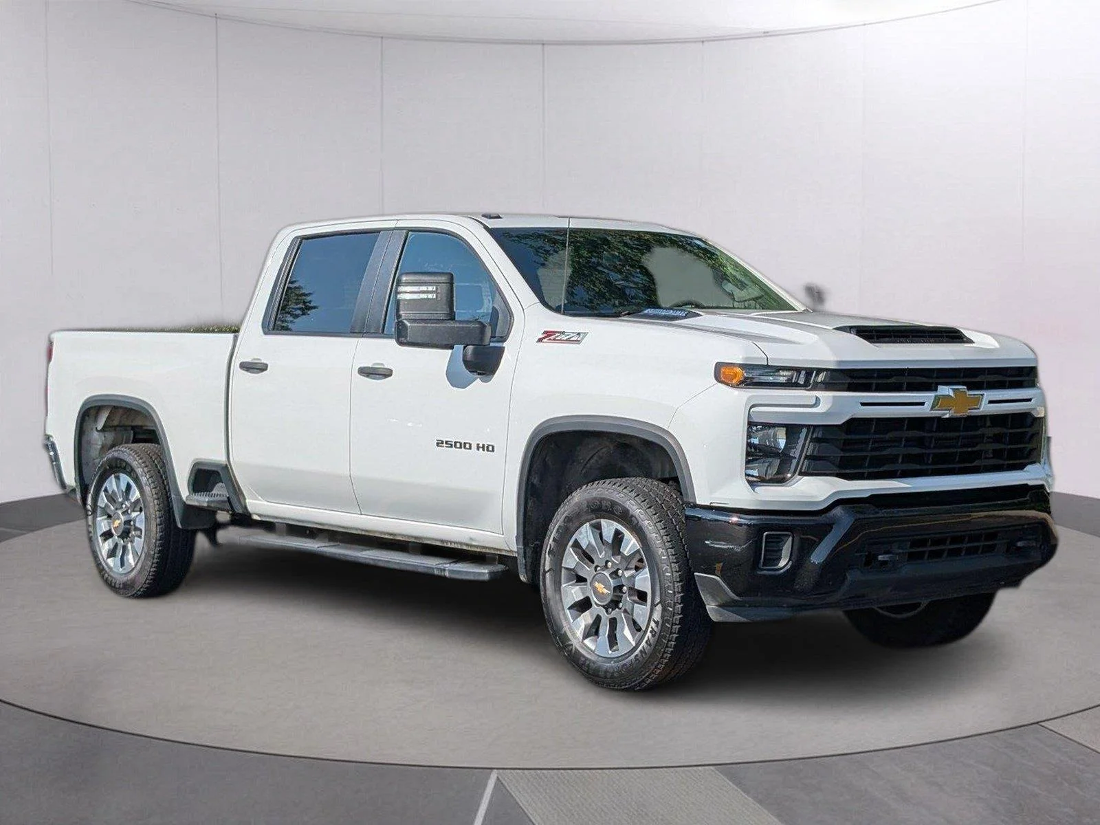 Used 2024 Summit White Chevrolet Custom image 9