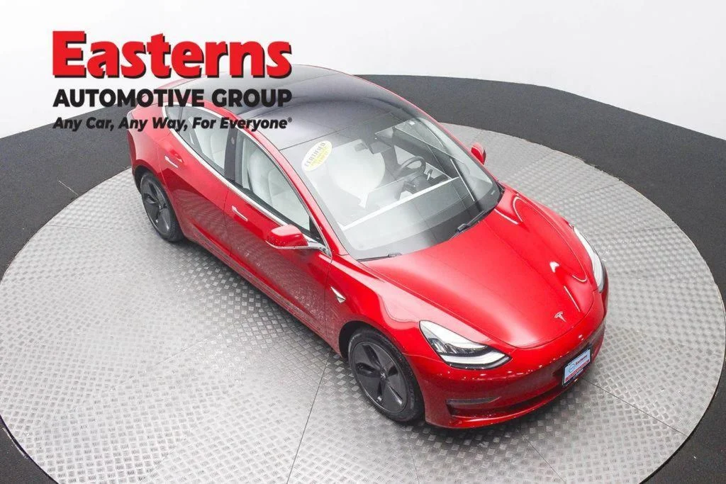 Used 2018 Red Tesla Long Range image 3