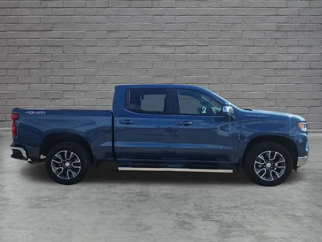 Used 2024 Lakeshore Blue Metallic Chevrolet LT (2FL) image 7