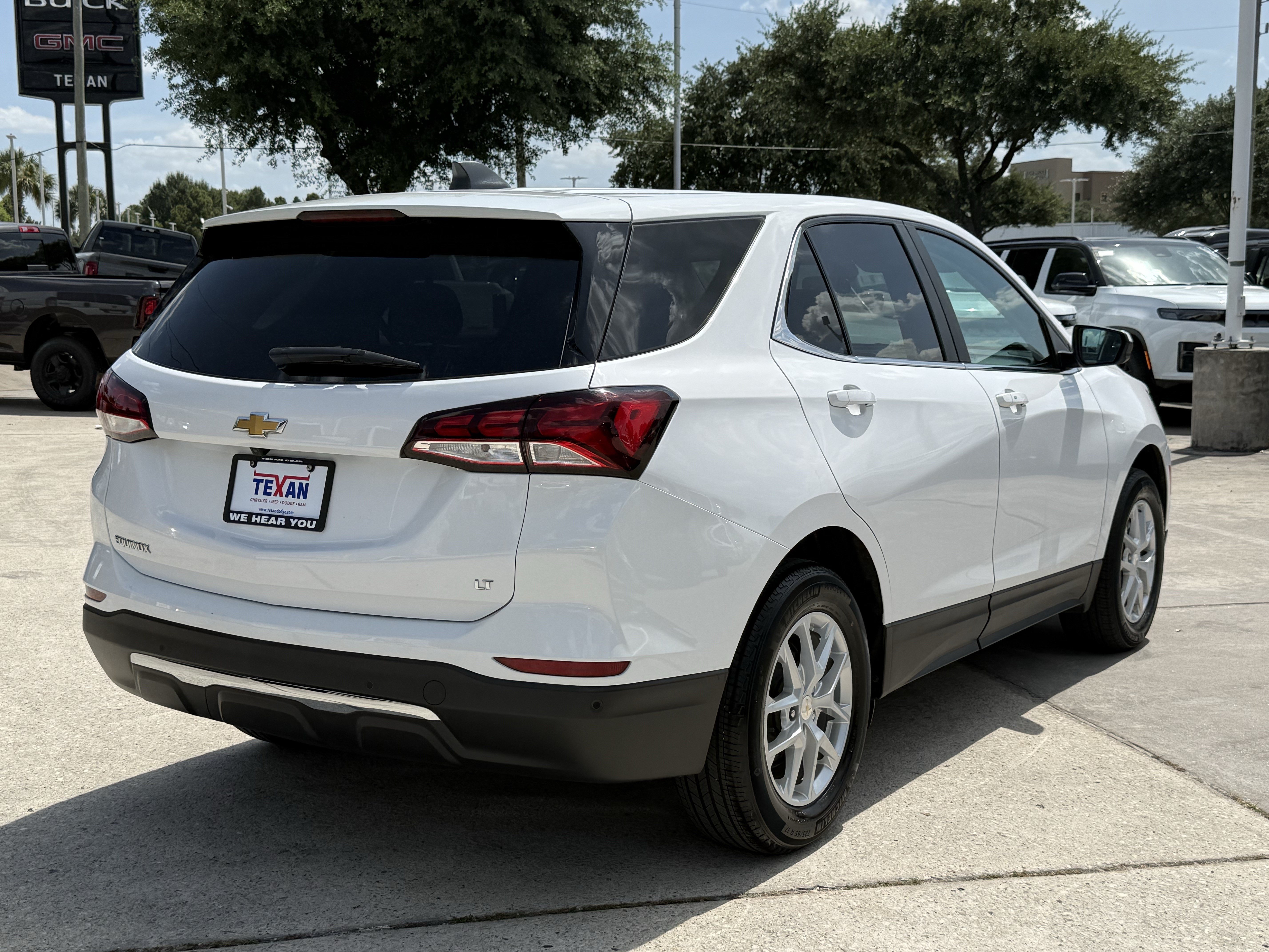 Used 2024 Summit White Chevrolet LT image 4