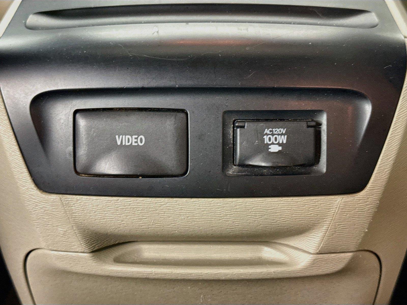 Used 2013 Black Toyota XLE image 38