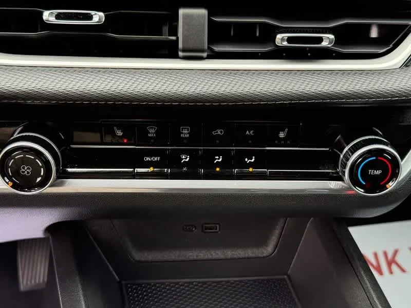 Used 2025 Sterling Gray Metallic Chevrolet FWD LT image 18